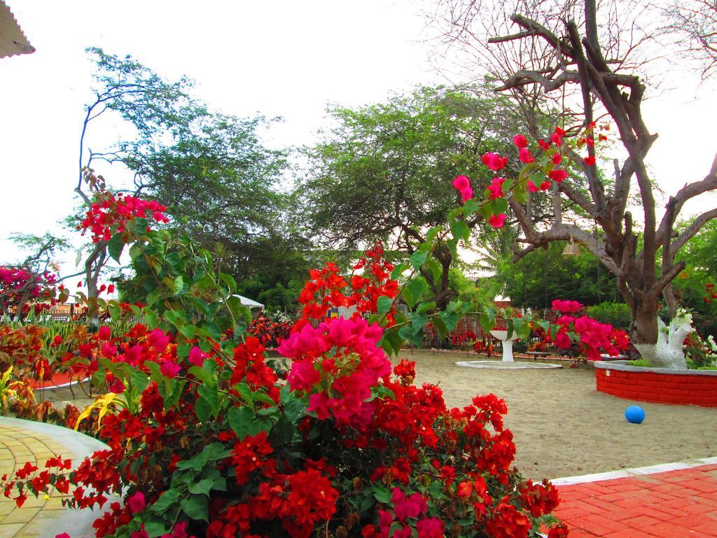 El Jardin De Playas Hotel Exterior photo